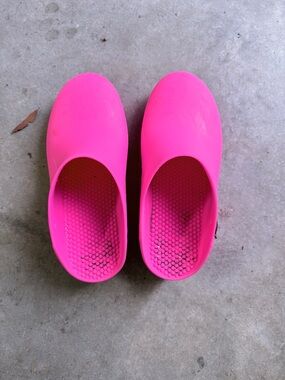 Women’s Pink Slip-On Clog Mules